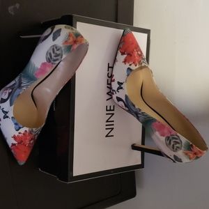 NINE WEST